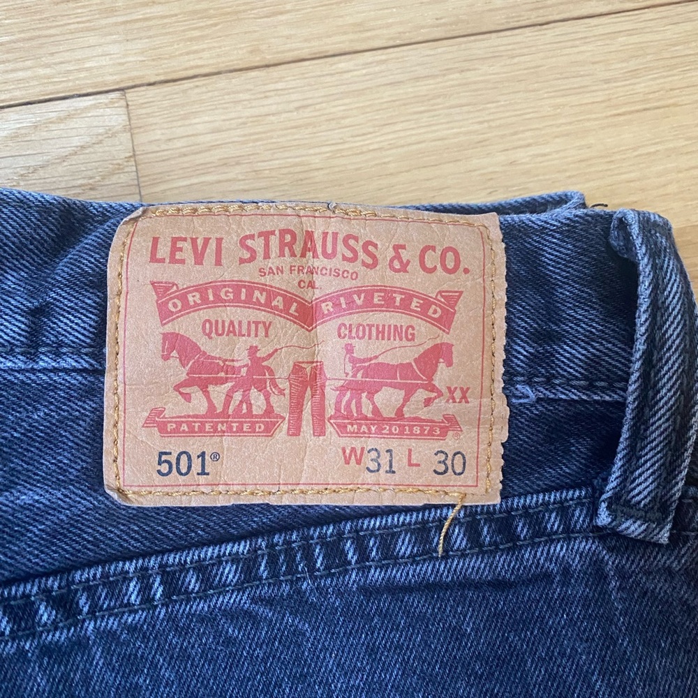 Levi’s 501 dark wash jeans - Picture 2 of 5